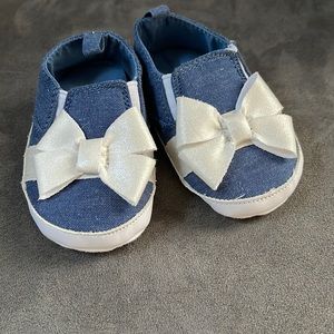 Child of mine girls infant shoes blue size 3 to 6 months